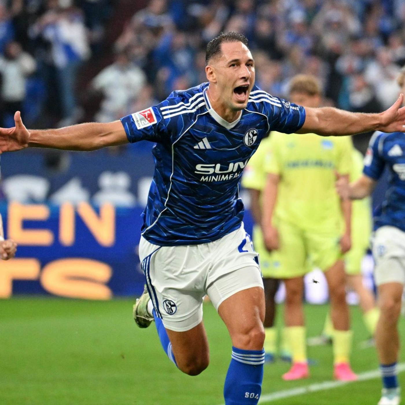 Königsblau ist wieder da! Schalke gewinnt Saisonauftakt gegen Hertha