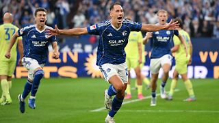 Schalke startet furios, Hertha BSC verpennt den Zweitliga-Auftakt