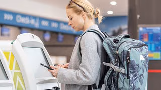 Verbraucherschützer verklagen Airlines wegen Handgepäck-Gebühren