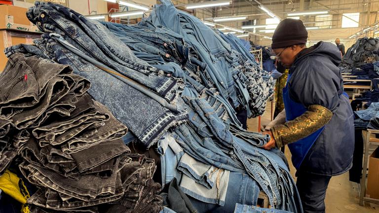 Trump droht, Lesotho verhängt Ausnahmezustand