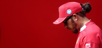 „Ich bin absolut nutzlos. Das Team muss den Fahrer tauschen“, sagt Hamilton