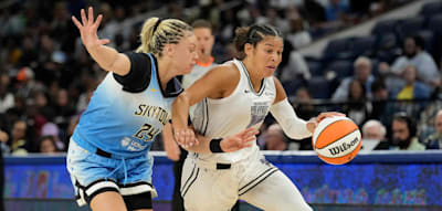 Und dann fliegt plötzlich ein grüner Dildo auf den Court