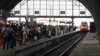 Zugausfälle und volle Waggons: Warum in Sachsen der Nahverkehr ausgebremst wird