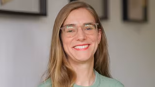 Neue Duden-Chefin Laura Neuhaus: Gendern ist mehr als Doppelpunkt und Stern