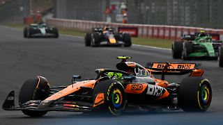 Norris sorgt für F1-Höchstspannung mit 200. McLaren-Sieg