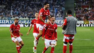 Kaiserslautern ringt Schalke 04 dank VAR-Elfer nieder