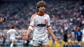 DFB bittet wegen Todesanzeige von Frank Mill um Entschuldigung