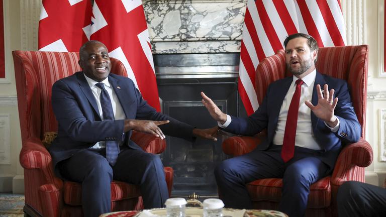 Kurzfristig hochrangiges Ukraine-Treffen einberufen