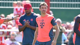 Thomas Müller taucht mit "Trennungshaarschnitt" beim FC Bayern auf