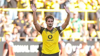 Hummels mit Tränen in den Augen bei Abschied frenetisch gefeiert