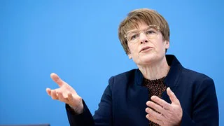 Wirtschaftsweise Grimm schlägt Kürzungen bei Sozialversicherungen vor