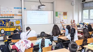 Deutsche Sprache: Willkommensklassen helfen Geflüchteten schlechter als Regelklassen
