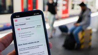 Warum das Deutschlandticket in Bus und Bahn unterschiedlich streng kontrolliert wird