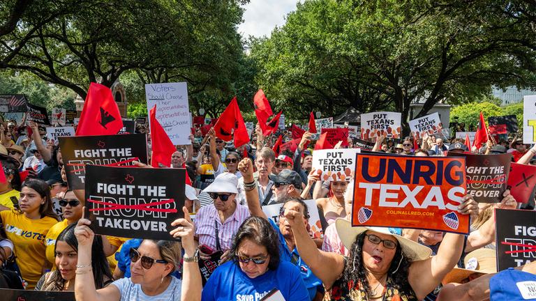 Proteste gegen Wahlkreis-Pläne - und gegen Trump