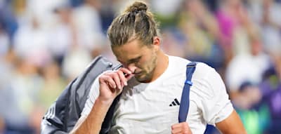 „Bei mir dreht sich alles“ – Zverev verliert völlig entkräftet