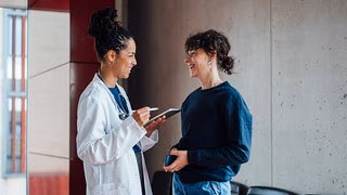 Ibuprofen: Positives Gespräch zwischen Ärztin und Patient verstärkt Wirkung