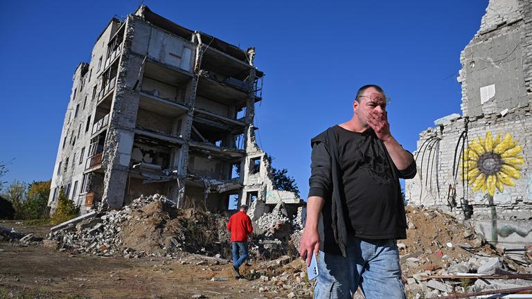 Mit Putin-Anhängern im Kriegsgebiet