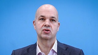 Ökonom Fratzscher fordert verpflichtendes soziales Jahr für Rentner