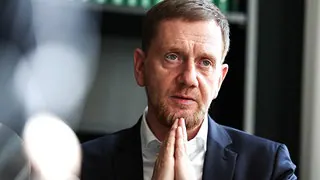 Staatsschutz ermittelt: Mann aus Radeburg bedroht Ministerpräsident Kretschmer