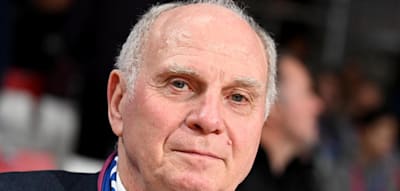 Der besondere Handschlag zwischen Uli Hoeneß und Max Eberl