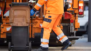 Müll falsch sortiert: Abfallentsorger lassen Tausende Biotonnen stehen