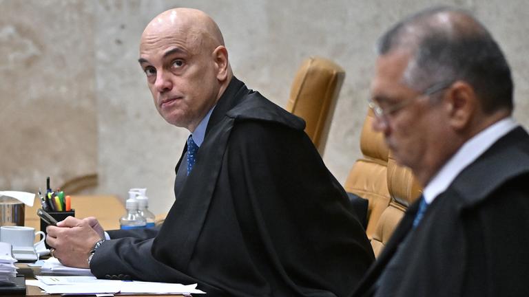 Tyrann oder Retter der Demokratie?