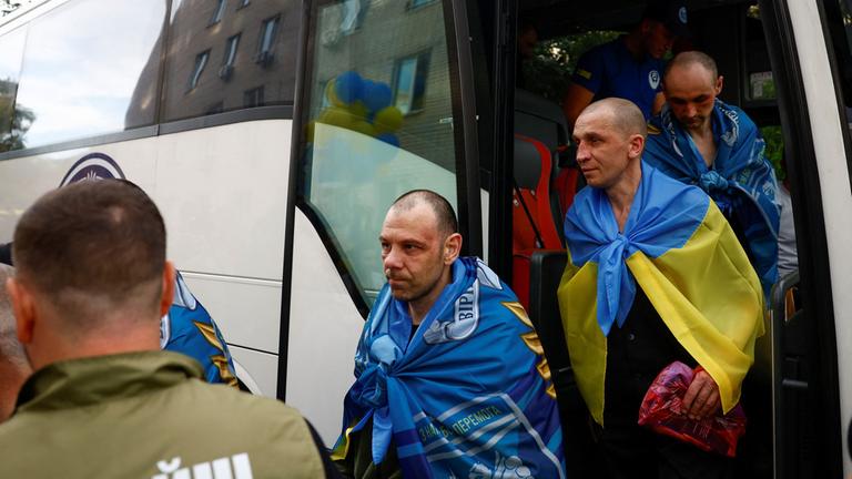 Rückkehrer werden mit Tränen begrüßt