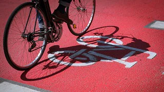 Wie Fahrradschutzstreifen in der Praxis funktionieren