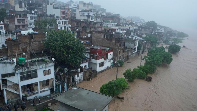Öffnung von Staudamm zwingt Zehntausende in die Flucht