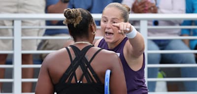 Spielerinnen zoffen sich am Netz – danach kommen Rassismusvorwürfe hoch