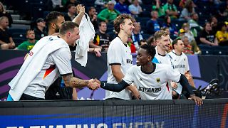 Der Coach liegt im Krankenhaus, dem deutschen Team aber geht es blendend