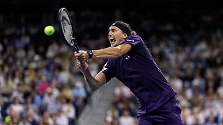Erst mit sechstem Matchball schafft Zverev den nächsten Schritt