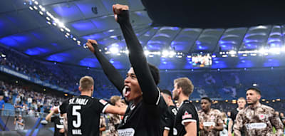 Derbysieger für Monate, Tabellenführer für eine Nacht – St. Pauli feiert beim HSV