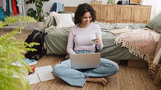 Mädchen mit Defiziten bei Finanzwissen