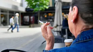 Rauchen oft erlaubt: Kritik an laschem Nichtraucherschutz