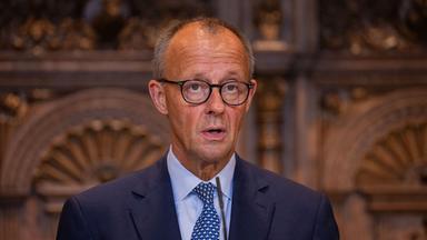 Wehrpflicht für Frauen "erst der vierte Schritt"