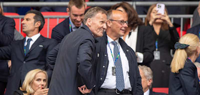 Fast schon flehentlich beschwört Watzke das gute Verhältnis zu Kanzler Merz