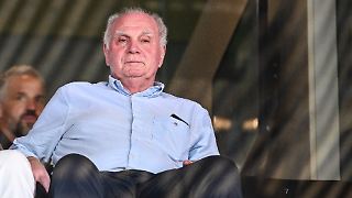 Fassungsloser Uli Hoeneß hält Wutrede auf Transfermarkt