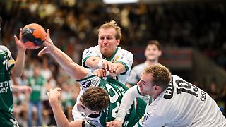 Füchse Berlin mühen sich nach heftigen Turbulenzen zum Sieg