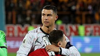 Tieftraurige Portugiesen nehmen Armenien auseinander