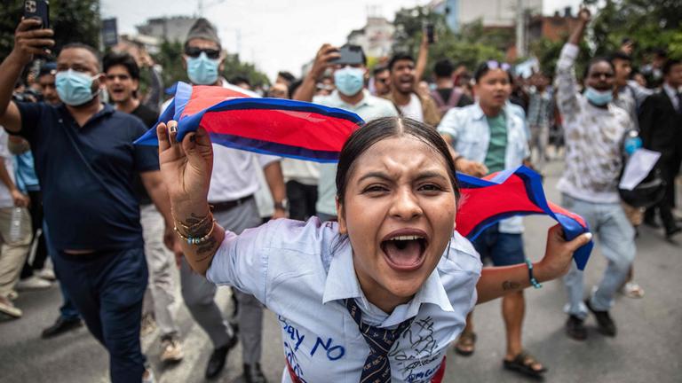 Nepalesen dürfen wieder Social Media nutzen