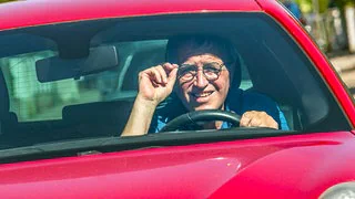 Tiefstehende Sonne: Wie Unfälle vermieden werden können