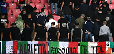 Während Israels Hymne drehen sich Italiens Fans demonstrativ weg