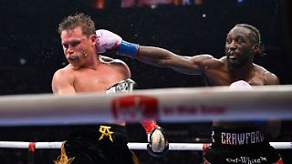 Crawford schlägt Superstar Canelo und schreibt Box-Geschichte