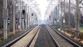 Brennender Sicherungskasten sorgt für Zugausfälle und Verspätungen