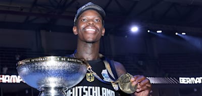 „Man wird Dennis Schröder eine Statue bauen. Egal, welchen Kleingeist das stört“
