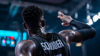 Basketball-Star Schröder bricht nach Spiel für die Ewigkeit zusammen