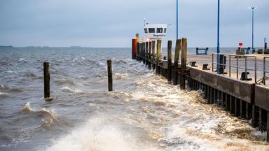 Erster Herbststurm des Jahres erreicht die Küsten