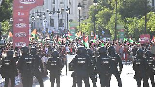 "Da sind Leute ins Feld gesprungen und haben auf uns Fahrer eingetreten"
