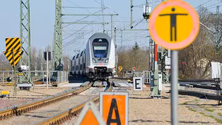 Bahnstrecke Hannover-Berlin: Polizei geht von Brandstiftung aus – Verkehr läuft wieder an